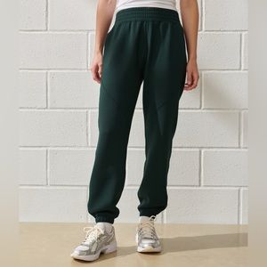 Abercrombie & Fitch | YPB NeoKnit Jogger | Size Medium